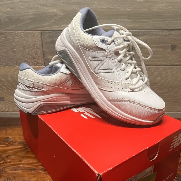 New Balance Shoes Womens Size 7 White Blue WW928WB3 Walking Sneakers Comfort‎ - Picture 1 of 9